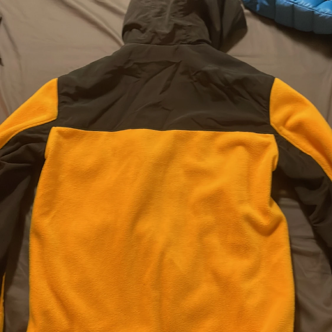 Svart och gul divided jacka - 91