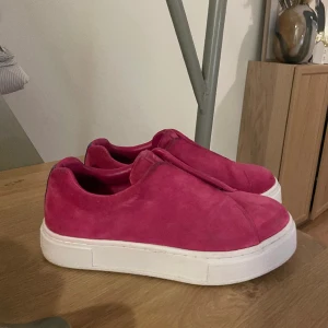 Eytys sneakers - Knappt använda