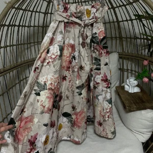 För Lizandra✨🤍 - Blommig kjol