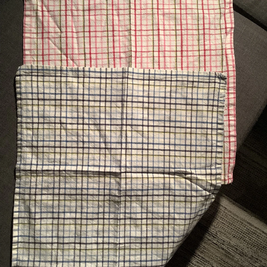 Två dukar i fint skick 