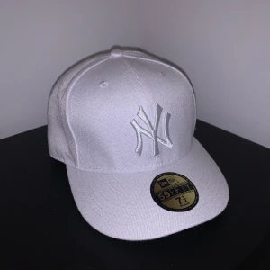 New Era keps - Helt ny och fin New Era keps. Skriv vid intresse!