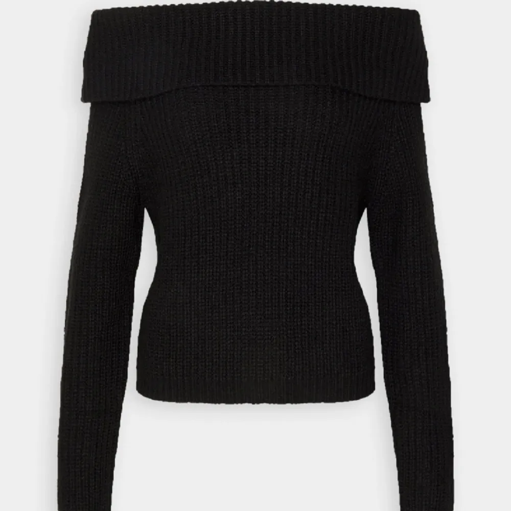 Slutsåld stickad off shoulder tröja från Zalando i storlek M. Endast använd en gång och i nyskick. Köpt för 319kr. Stickat.