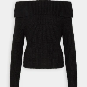 Stickad off shoulder  - Slutsåld stickad off shoulder tröja från Zalando i storlek M. Endast använd en gång och i nyskick. Köpt för 319kr