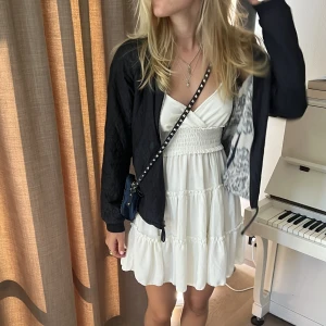 Scotch and soda jacka - Super nice tunn jacka!! Går o vända ut o in så man kan antingen ha marinblått eller ett jätte fint mönster på utsidan💕💕 skriv för fler bilder!! 