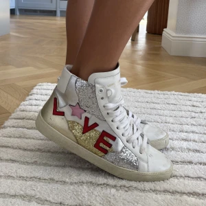 Saint Laurent Sneakers - Säljer dessa coola skor som jag älskar❤️