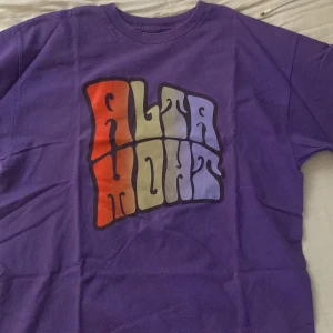 Altamont tee sz. M - Tee från altamont med nice tryck i storlek M (herr, true to size). Bra skick! 