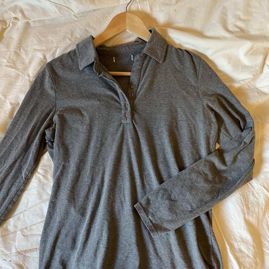 Grå polotröja