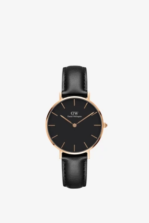 Klocka - En fin oanvänd klocka som passar alla stilar men också så som kille eller tjej, denna klocka är helt oanvänd då jag inte helt föll för rosé guldet, klockan överlag fin modell. Artikel nr finns kvar och original lådan den kom med i. Frågor? Kontakta mig.