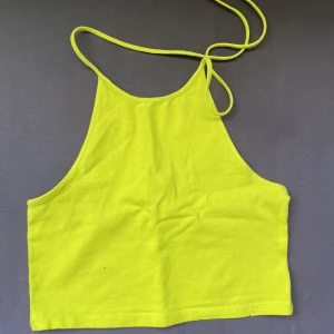 Topp - Topp i storlek small 🦋 hör av er vid minsta intresse eller funderingar 🫶