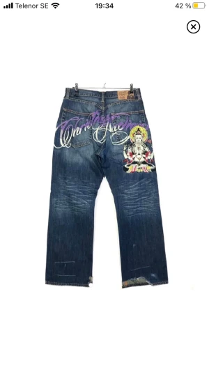 Ed hardy jeans - Ett par byxor av Christian audigier som är skaparen av ed hardy (väldigt sällsynta) , säljer då de är för stora