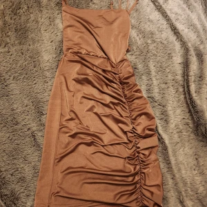 Klänning - Klänning storlek 36