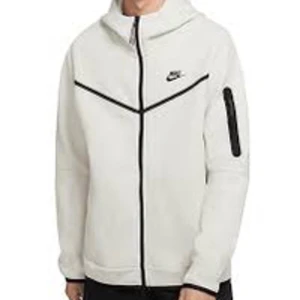 Nike tech - Hej! Säljer en Nike tech i herr storlek M. Aldrig använd. Helt i nyskick. 