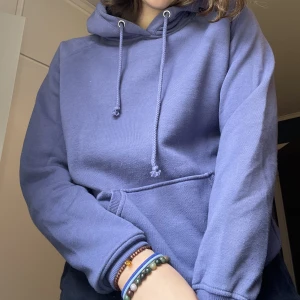 Lila hoodie - Lila hoodie från bikbok. 