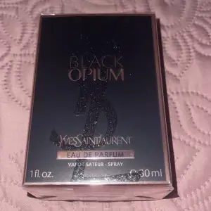Black opium Yves saint laurent 