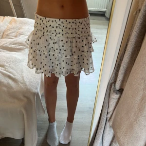 Kjol  - Jätte fin kjol från Lindex som knappt är använd, som ny. 