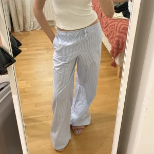 Randiga byxor - SÅLD! Lägg ingen bud!! 