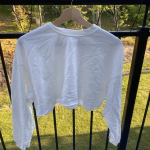 Bershka topp - Superfin Bershka topp i mycket fint skick som är lite croppad på mig som är 164