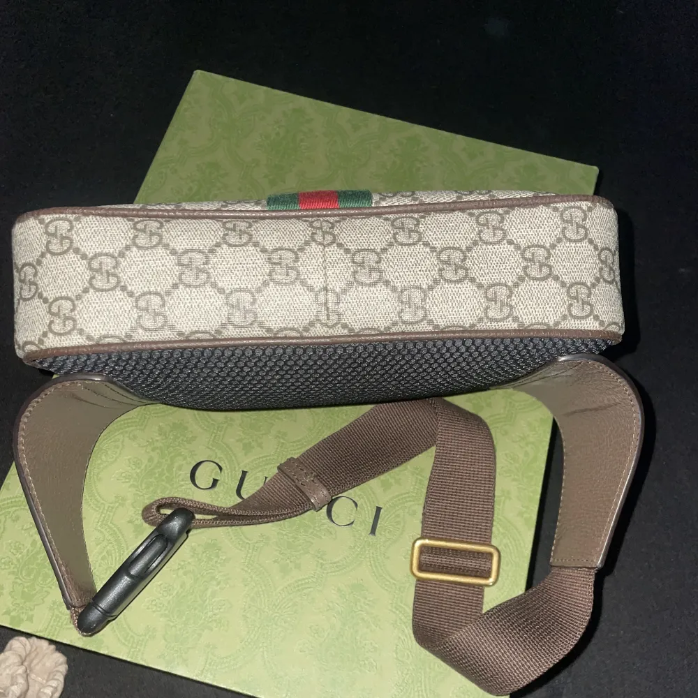 Äkta gucci Väska, kvitto medföljer. . Accessoarer.