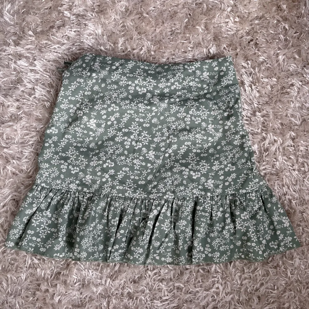 Somrig kjol från SHEIN köpt förra sommaren strl 146, 30kr +frakt. Kjolar.