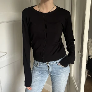 Hm  - Säljer denna nice kofta från hm! Skriv för fler frågor eller bilder!💞