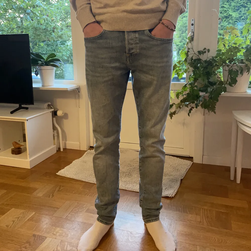 Ett par fräscha jeans i mycket bra skick! Nypris 1600, skriv om ni har några frågor!. Jeans & Byxor.