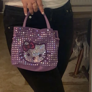 Hello Kitty bag  - Ett hello Kitty väska säljer pga kommer inte till användning super gullig liten väska! 😍💋