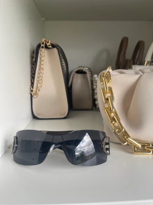 Solglasögon - Ej äkta dior men väldigt lika. 