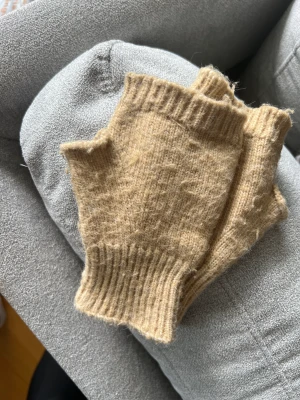 Torgvantar zara - Finns ytludd men går lätt bort med en noppmaskin eller rakhyvel 