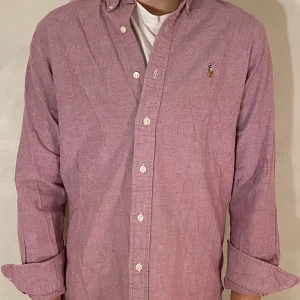 Ralph Lauren skjorta  - Hej! Säljer nu min Skjorta från Ralph Lauren i storlek S fint skick. Tveka inte på att höra av dig om du har frågor! 