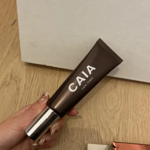 Caia Liquid Bronzer - Liquid bronzer från Caia i färgen Cape Town, endast provad! Nypris 295kr🥰