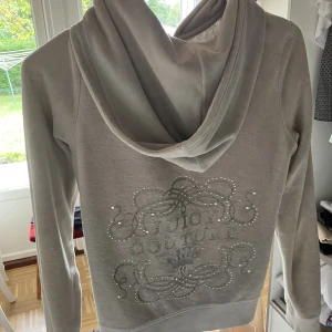 Juicytröja! - Kommer inte till användning! Äldre modell, därav priset, men fint skick!