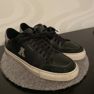 Arigato skor - Säljer mina nästintill nya atigato skor då dem blivit för små:/ Nypris: 1500kr