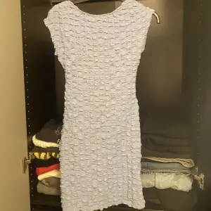Säljer denna populära klänningen från Gina helt ny och storlek s 
