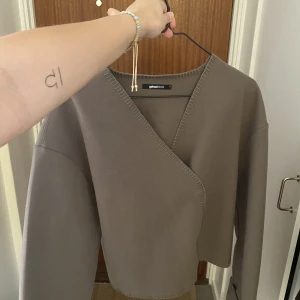 Jacka - Säljer denna och den i svart från Gina! 250kr styck