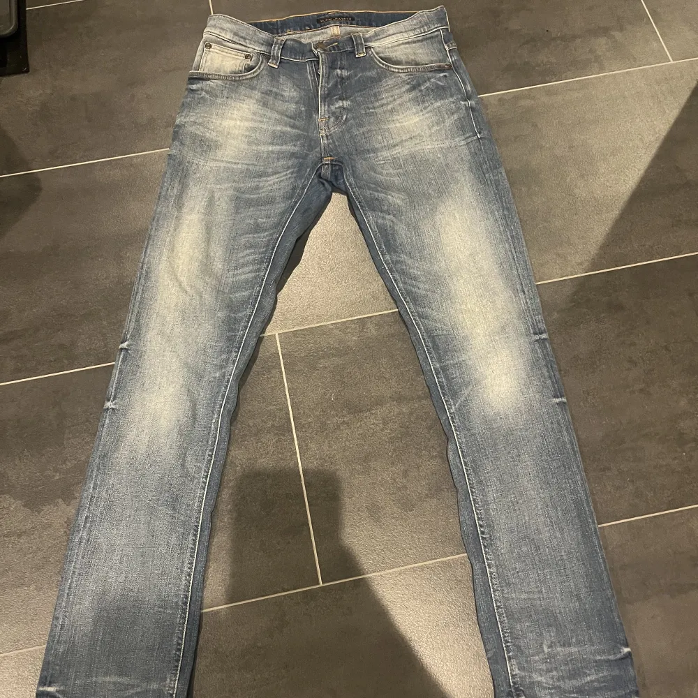 Hej jag säljer mina jeans, har inte andvänts pågrund av att dom var för små. . Jeans & Byxor.