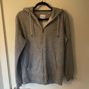 zip tröja Jack and jones - Zip tröja från jack and jones, vill bara få bort den.
