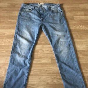 Dressmann jeans 👖  - Dressmann jeans som är väldigt stora på mig så dom kommer aldrig till användning ✨🌟har man ett snyggt bälte så kan man styla bra🙏🌟