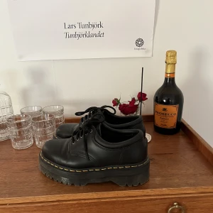 nya dr martens! - använda en gång, bra skick! möts upp i malmö, nypris runt 2000 ❤️‍🔥