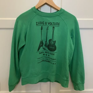 Zadig et Voltaire  - Zadig & Voltaire tröja i storlek 158 men passar mig som har xs-s. Sparsamt använd.