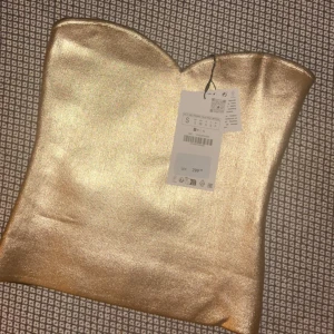 Zara topp - Helt oanvänd. Byter i första hand mot M eller L💗 