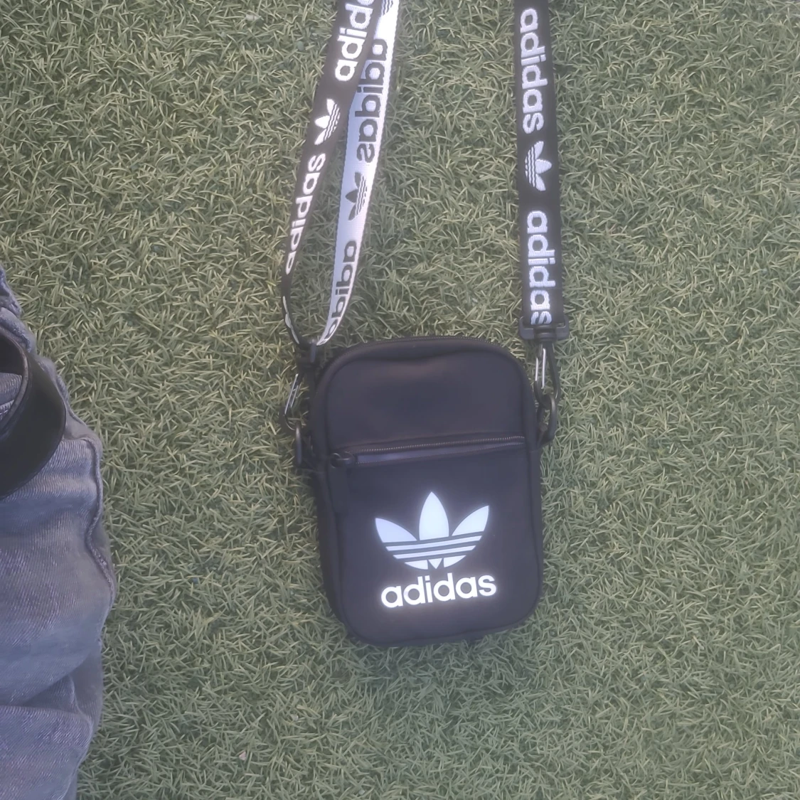 Adidas axelväska
