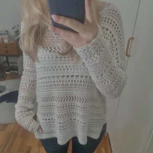 Nätvirkad tröja💕 - Nätvirkad, vit tröja som inte är för genomskinlig. Superfin!