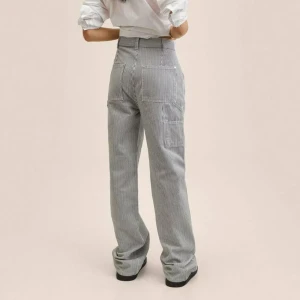 Randiga cargos - Striped cargos med rak passform från mango. 