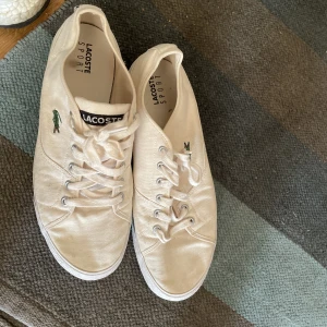 Lacoste 42 - Tygskor i fint skick 