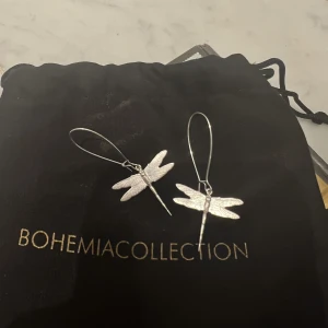 Örhängen  - Super söta örhängen, 2st trollsländor i silver. 