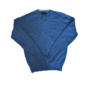 Merino ull tröja - säljer en merinoull tröja från riley, tröjan är i bra skick. passar som xs-s. om du har frågor så är det bara att kontakta.