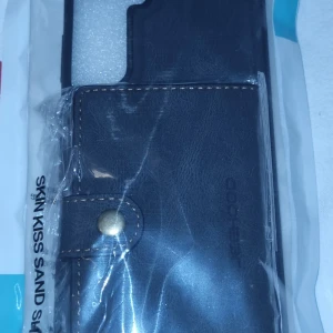 JEEHOOD telefonskal för samsung galaxy  - Säljer mitt helt nya skal fårn JEEHOOD då jag råkade köpa för fel modell. Den är för Samsung galaxy s21 6.7!!Köptes för 210kr på elgiganten!