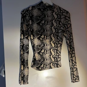 Orm polo - Polotröja från gina tricot