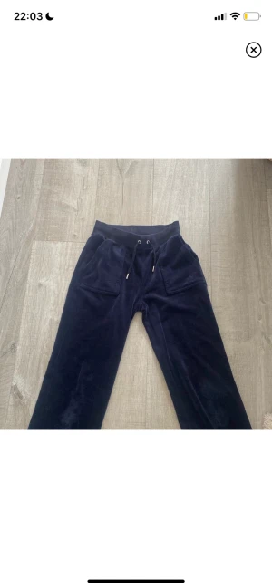 Juicy byxor  - Jag säljer även dessa juicy byxor då dom inte heller kommer till användning. Storlek Xs