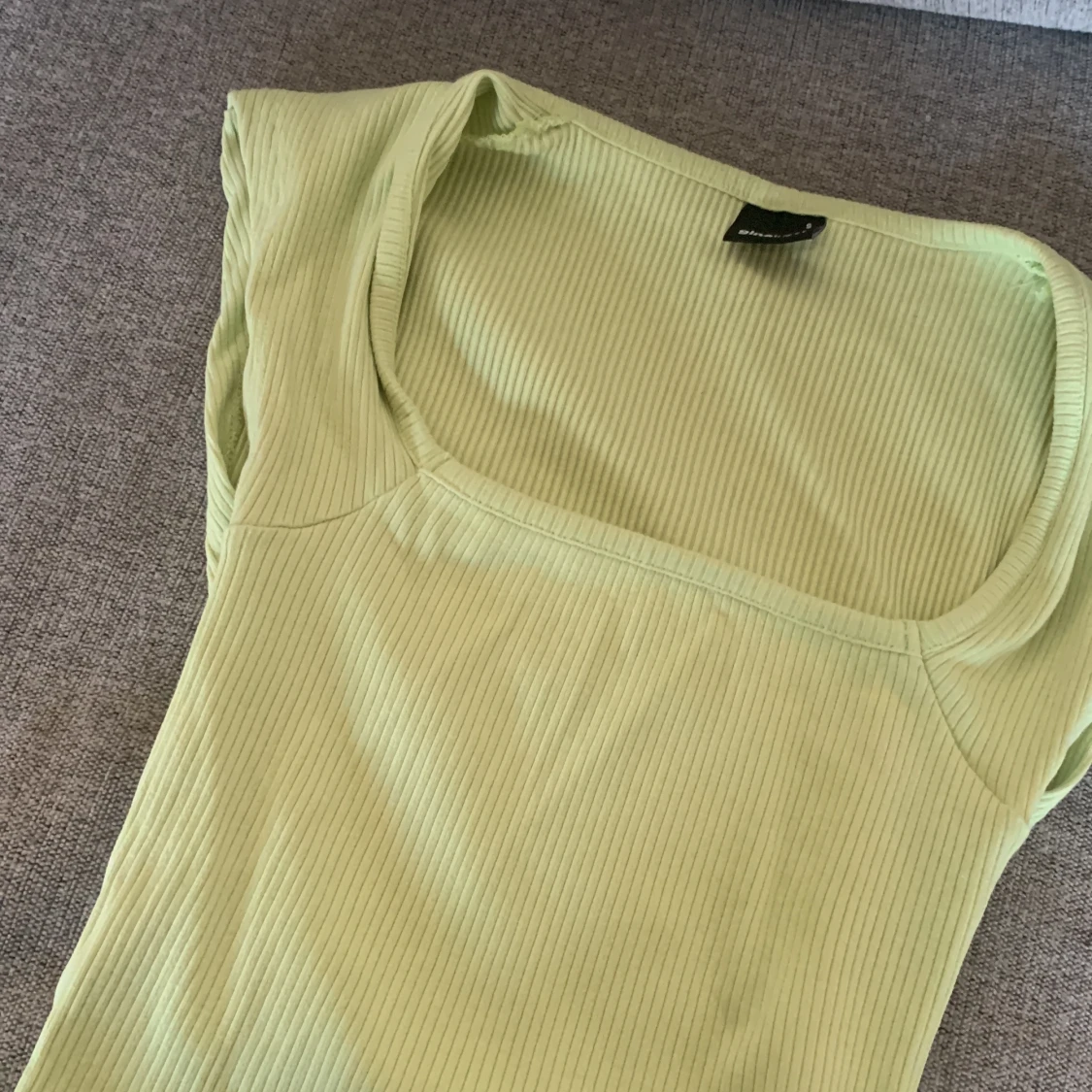 Jätte fin topp som är stretchig och ungefär samma passform som en baby tee. - 90